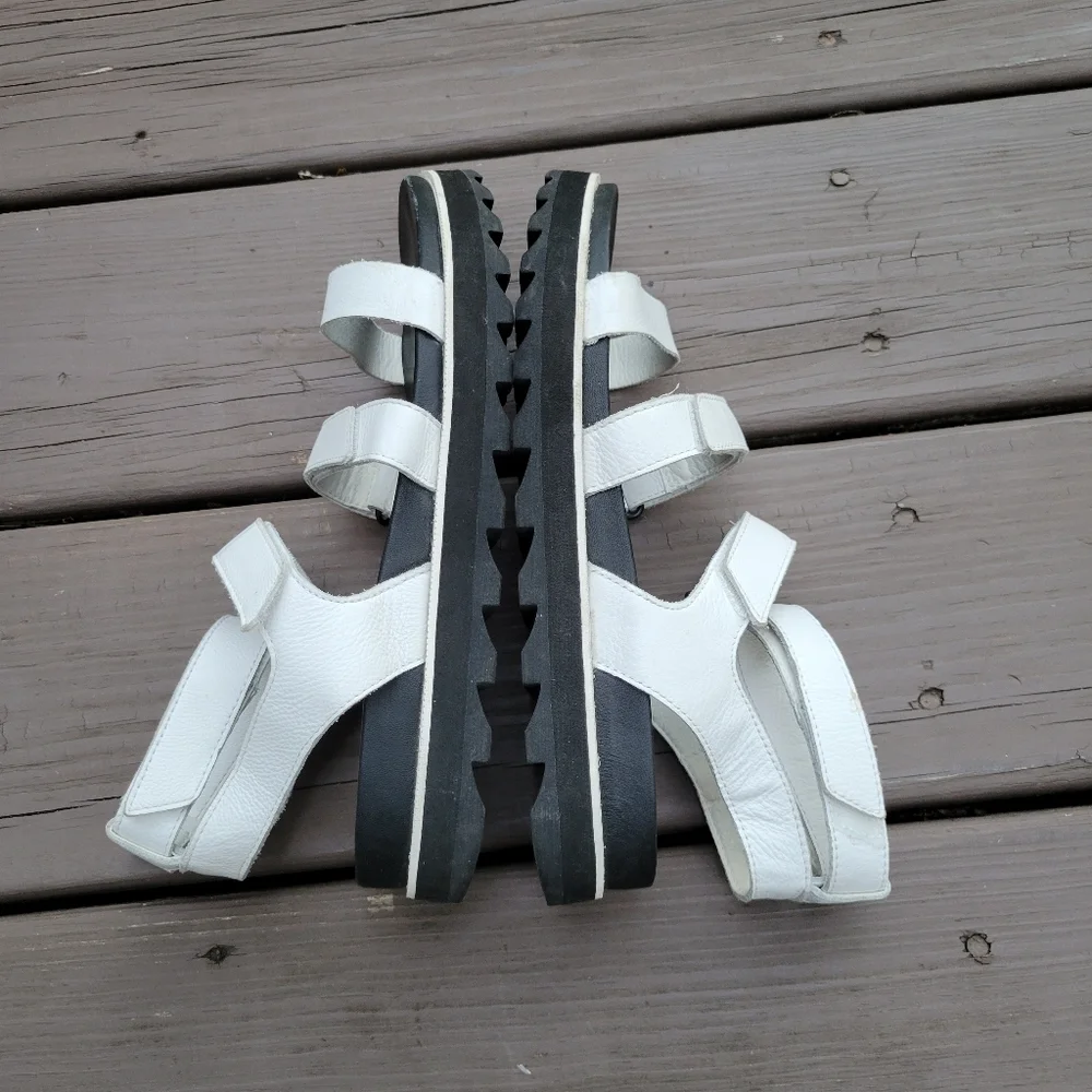 Sorel roaming white